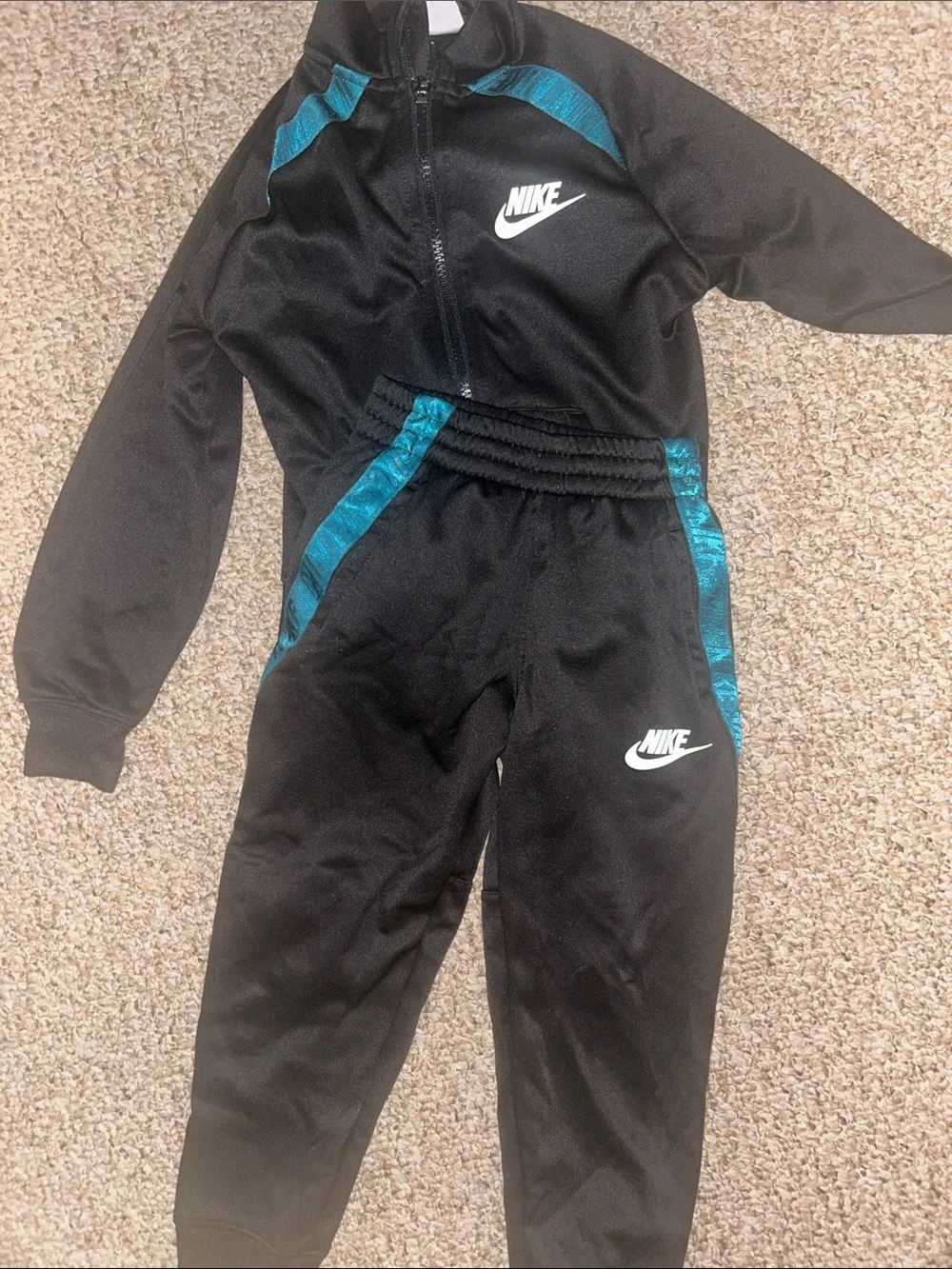 Nike Set - Picture 4 of 6
